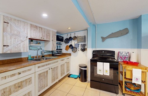 Chassahowitzka Casa | Cozy coastal home with plenty of space and close to springs