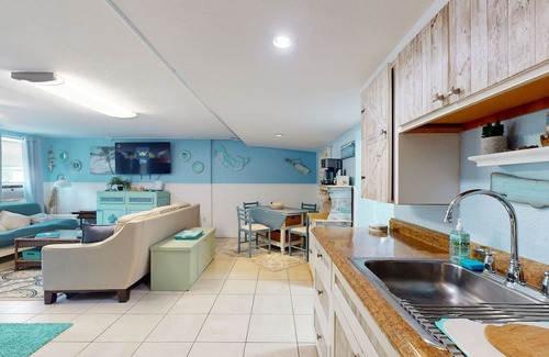 Chassahowitzka Casa | Cozy coastal home with plenty of space and close to springs