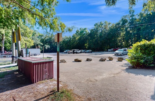 Chassahowitzka Casa | Cozy coastal home with plenty of space and close to springs