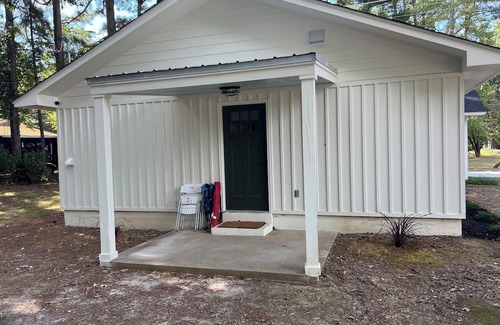 Batesville Casa | Charming 2-bedroom house with AC, WiFi in pleasant Batesville