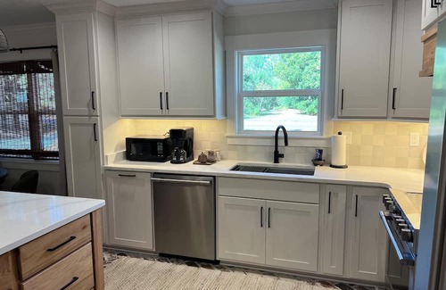 Batesville Casa | Charming 2-bedroom house with AC, WiFi in pleasant Batesville