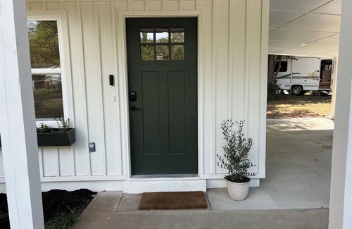 Batesville Casa | Charming 2-bedroom house with AC, WiFi in pleasant Batesville