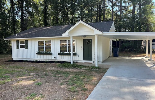 Batesville Casa | Charming 2-bedroom house with AC, WiFi in pleasant Batesville