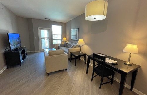 Polaris Apartamento | Right at Polaris! 3rd floor w/elevator access and garage parking included!