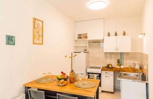 Stare Podgorze Apartamento | Kraków Stare Podgórze Apt - Workspace, Balcony - by Rentujemy
