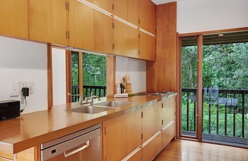Northcote Casa | Woodside Retreat with Sauna, Ice Bath and BBQ
