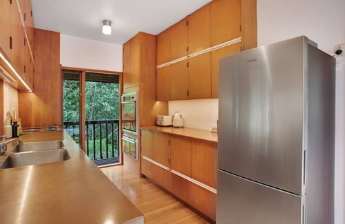 Northcote Casa | Woodside Retreat with Sauna, Ice Bath and BBQ
