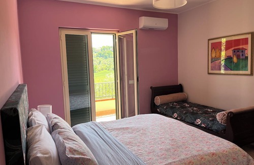 Tortoreto Apartamento | In a tranquil area, 4 km/h to the sea and 10 minutes on foot to the Old Town.