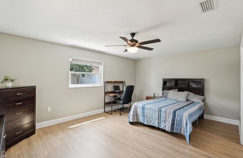 Winter Haven Casa | Tranquil lakeview retreat located near central FL theme parks. Pet friendly!