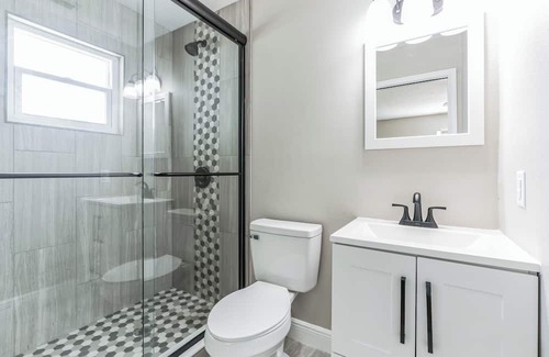Winter Haven Casa | Tranquil lakeview retreat located near central FL theme parks. Pet friendly!