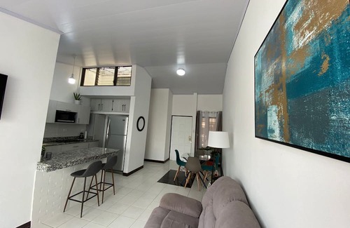 Guacima Casa | House 3 mins from SJO airport with free parking