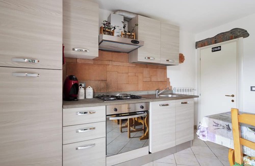 Beverino Apartamento | Apartment 'La Casa Sulla Collina' with Balcony, Wi-Fi and Air Conditioning