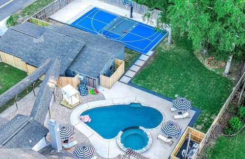 Cypress Casa | 7BD/5B | Slps20| SportsCourt| HeatedPool/Spa|3King