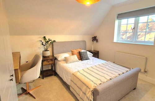 Winchester Casa | Spacious town house within walking distance of Winchester town centre