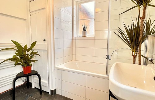 Yattendon Casa | Idyllic riverside cottage