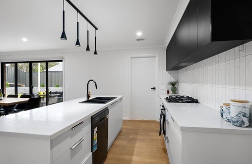 Thurgoona Casa | Albury Oasis Summary: