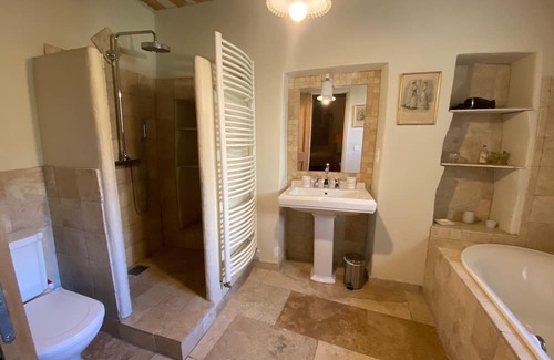Seguret Casa | Maison D'hôtes en Provence Dans un Village Pittoresque
