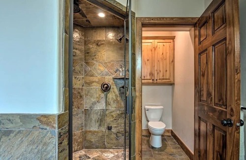 Long Valley Junction Cabina | Picturesque Cabin is conveniently located for all Utah's adventures.