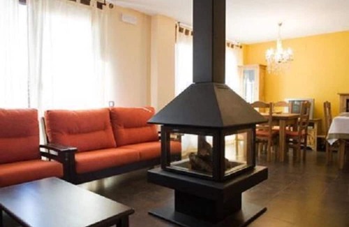 Villalmanzo Casa | Country House 'El Abrigaño' with Private Terrace, Private Garden and Wi-Fi