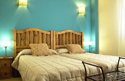 Villalmanzo Casa | Country House 'El Abrigaño' with Private Terrace, Private Garden and Wi-Fi
