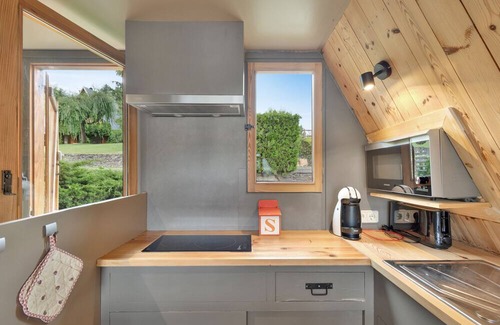 Bolvir Casa | Holiday Home 'Cabanya Amb Encant' with Mountain View, Terrace and Garden