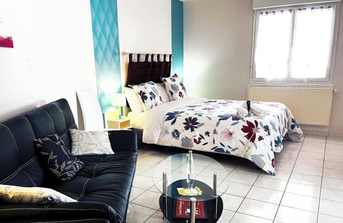 Neris-les-Bains Apartamento | Exceptional 2 bedrooms | 2 bathrooms | Secure | Ground level | Garden | parking