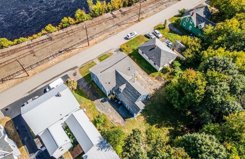 Costigan Apartamento | Serene Riverside Retreat: 4BD Getaway near Bangor