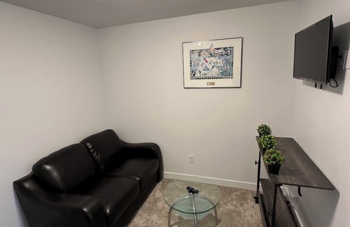 Lethbridge Casa | Cozy, safe, quiet suite less than 5 mins away from Uni. of Lethbridge