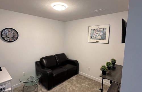 Lethbridge Casa | Cozy, safe, quiet suite less than 5 mins away from Uni. of Lethbridge
