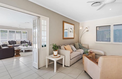 Buderim Casa | Resort Style 5 bedroom stunner with pool 5 minutes to Mooloolaba beach
