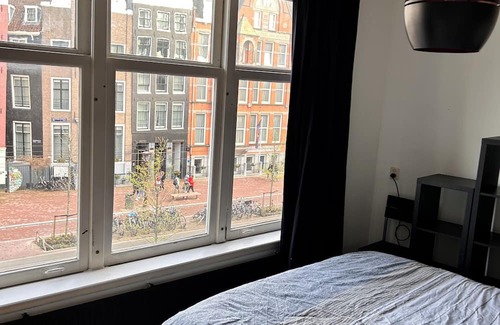 Binnenstad Casa | In the Heart of the Center, Opposite Dam Square