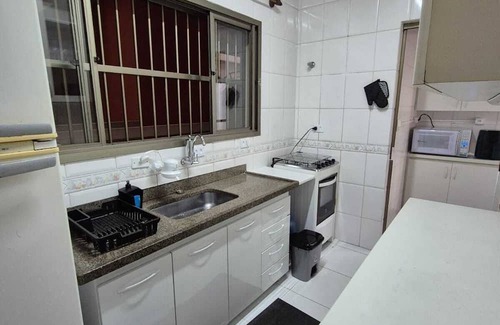 Vila Alzira Apartamento | Cobertura Aconchegante e Cheio de Estilo, na Praia das Astúrias, no Guarujá