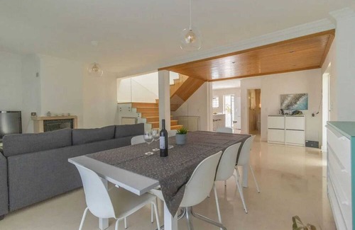 Cascais Villa | Homerez - Elegant Villa with Pool in São Domingos de Rana