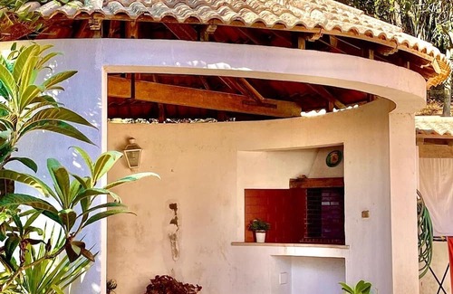 Charneca da Cotovia Casa | Villa Figueira - Propriedade a 5 Minutos das Praias com Grande Jardim