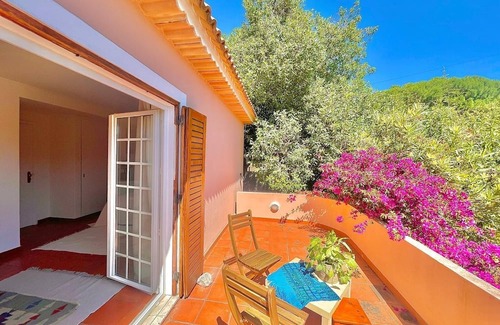 Charneca da Cotovia Casa | Villa Figueira - Propriedade a 5 Minutos das Praias com Grande Jardim