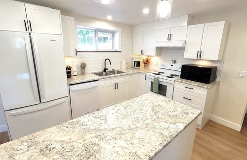 Port Alberni Casa | Newly Renovated Guest Suite. A warm comfortable atmosphere