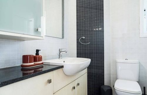 Ypsonas Apartamento | Lambis House - Three Bedroom Apartment, Sleeps 6