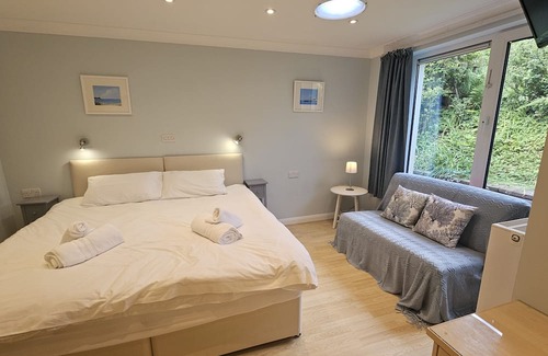 St. Mawes Cabaña | Sunnybanks - a holiday home that sleeps 8 guests in 4 bedrooms
