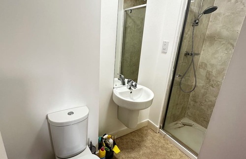 Loughton Casa | A comfortable room with ensuite