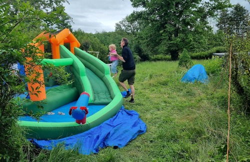 Doyet Alquiler De RV | Enjoyable campground with WiFi in Doyet. Option of tent or cabin, large grounds