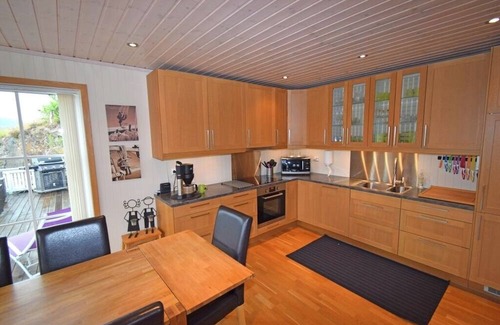 Farsund Casa | Holiday home "Lyngsvag" on Lyngsvagfjorden near Farsund -Spind, southern Norway, in an exceptionally beautiful location, Internet WLAN, 120 m² living space, sunny and sheltered holiday spot on the Farsund archipelago, chic furnishings, 3 bedrooms.