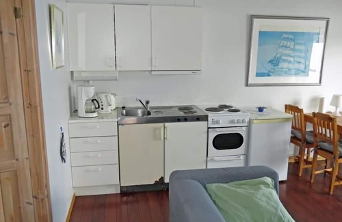 Flekkefjord Apartamento | "Holiday apartment "Fagerstrand 2", Flekkefjord, in a beautiful location directly on the water, southern Norway, 2-3 persons, or 2 adults and 2 children, internet, living-dining area, 1 bedroom, 1 bathroom, non-smoking, changeover day Saturdays, n.