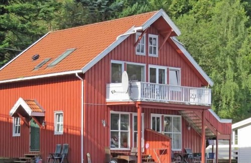 Flekkefjord Apartamento | "Holiday apartment "Fagerstrand 2", Flekkefjord, in a beautiful location directly on the water, southern Norway, 2-3 persons, or 2 adults and 2 children, internet, living-dining area, 1 bedroom, 1 bathroom, non-smoking, changeover day Saturdays, n.