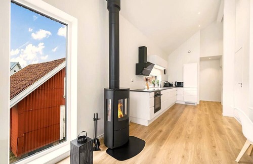 Vestbygd Casa | Holiday home 'Lista Maritim 5', built 2021, at the guest harbor in Borhaug-Borshavn near Farsund, Listafjorden, southern Norway, 7+2 persons, 135 m² living space, panoramic windows and south-facing balcony. south-facing balcony, modern furnishing.