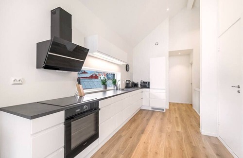 Vestbygd Casa | Holiday home 'Lista Maritim 5', built 2021, at the guest harbor in Borhaug-Borshavn near Farsund, Listafjorden, southern Norway, 7+2 persons, 135 m² living space, panoramic windows and south-facing balcony. south-facing balcony, modern furnishing.
