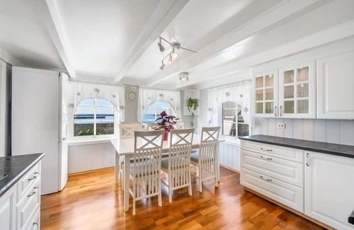 Borhaug Casa | Holiday home 'Havbris' new on offer, in Borhaug near Farsund, South Norway with own beach line, booking start now! House with flair and garden in south-facing location on bay with own sandy beach on Listafjorden, southern Norway, max 11 pers., ma
