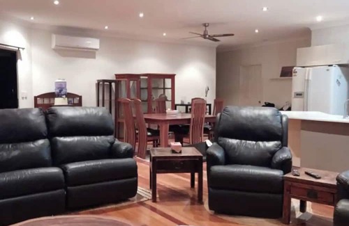Cashmere Casa | Private Room in quiet Cashmere, Moreton Bay