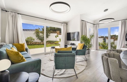 Urbanizacion el Rosario Casa | Holiday Home 'Casa Bonita' with Mountain View, Wi-Fi and Air Conditioning