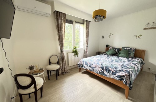 Morancez Cama Y Desayuno | Bed and breakfast near Chartres on the banks of a river, heated pool, billiards.
