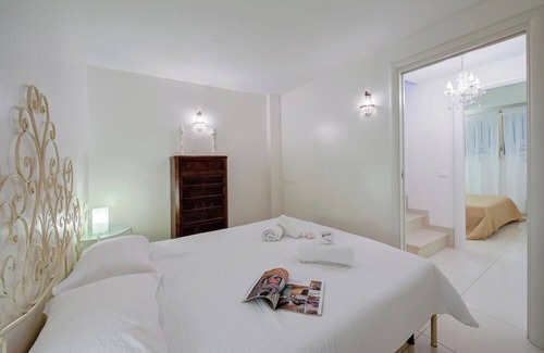Gaino Apartamento | Casa Oleandri with pool and lake view
